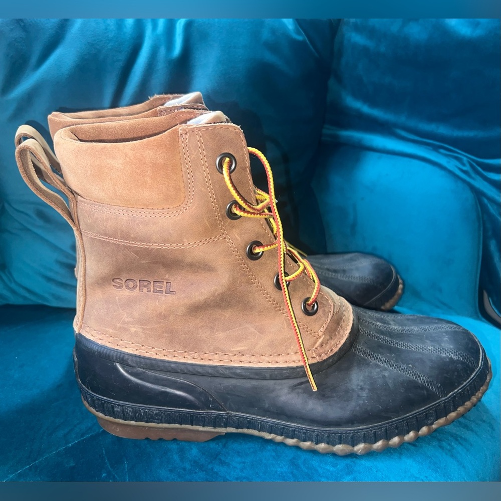 Sorel Men’s size 11.5 Cheyanne II waterproof insulated lace up boots snow